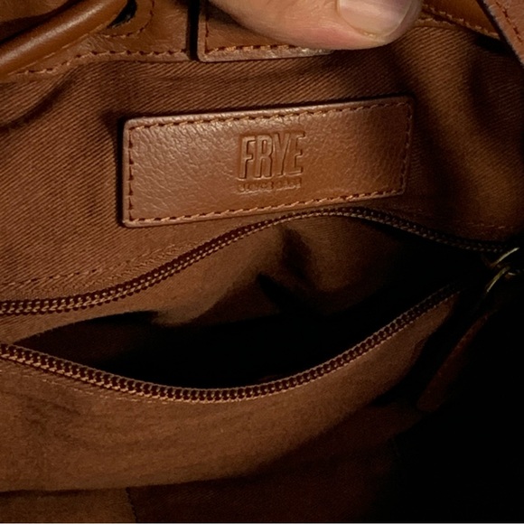 FRYE Olivia Bucket Drawstring Crossbody Bag Purse Cognac Dark Brown Leather - Picture 2 of 16